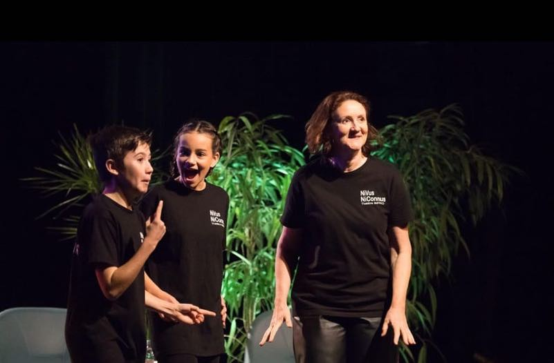 La troupe Ni Vus Ni Connus sur scène